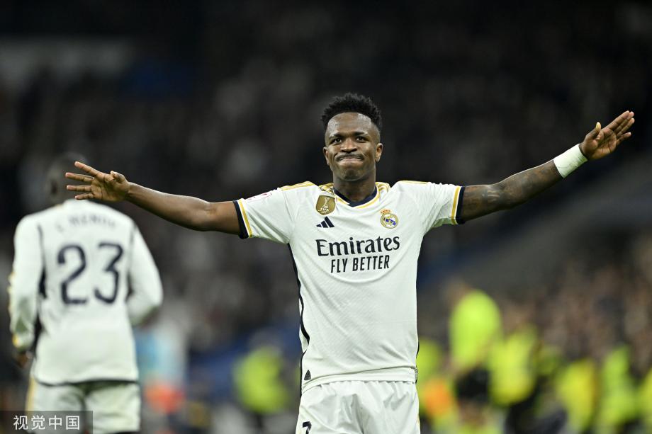 凯恩已在德甲10次完成帽子戏法，为该联赛历史第5多