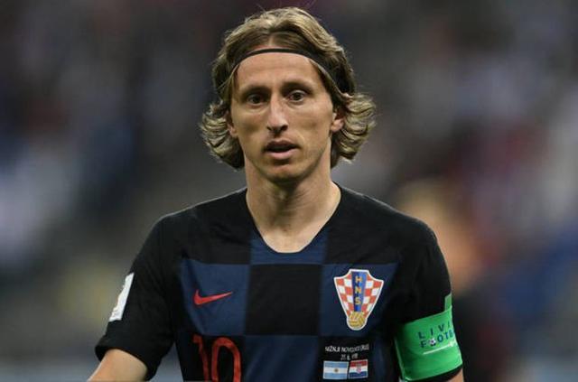 B费双响导演4-1大胜！曼联客场血洗垫底狼队，强势杀回前六