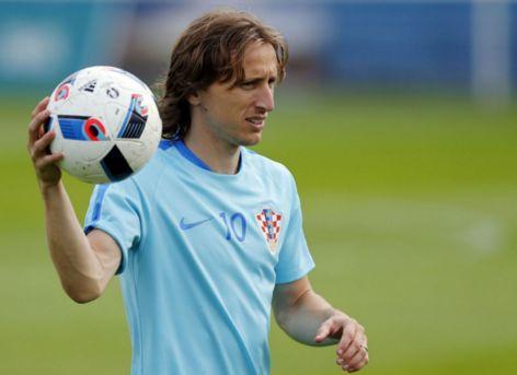 梅里诺：我努力适应了9号位；为小将们感到非常骄傲